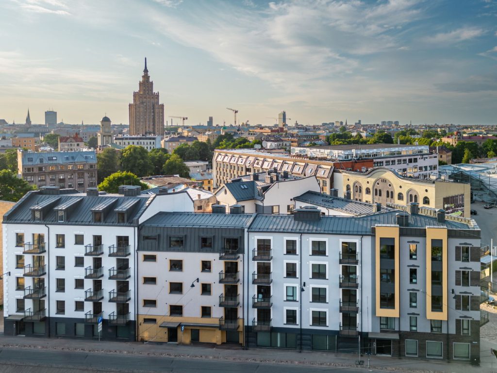 Elijas Nami apkārtne Maskavas priekšpilsētā ar skatu uz Rīgu un Latvijas Zinātņu akadēmiju